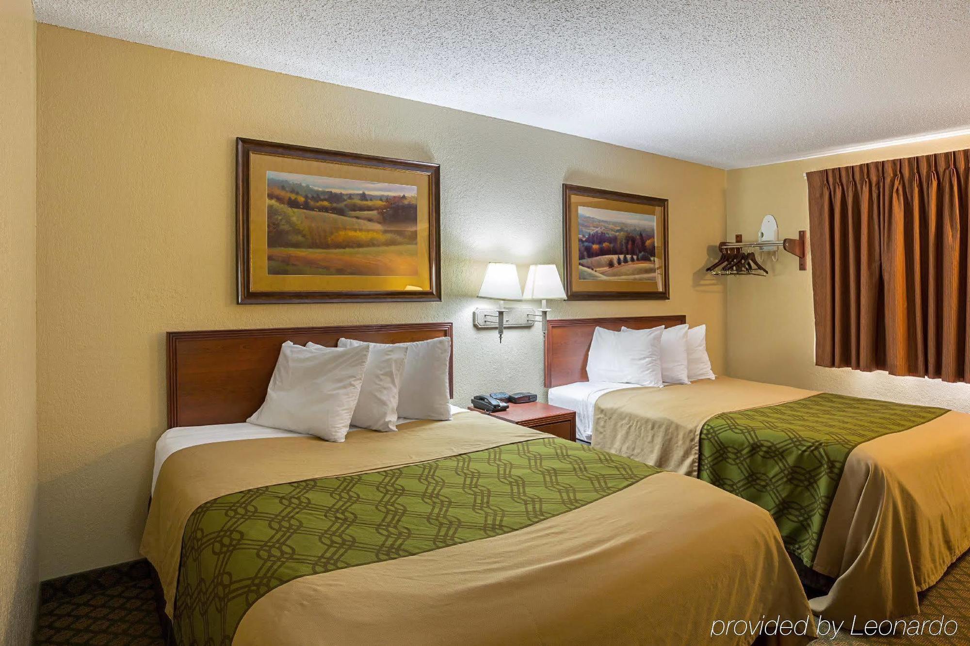 Rodeway Inn & Suites Карні Екстер'єр фото