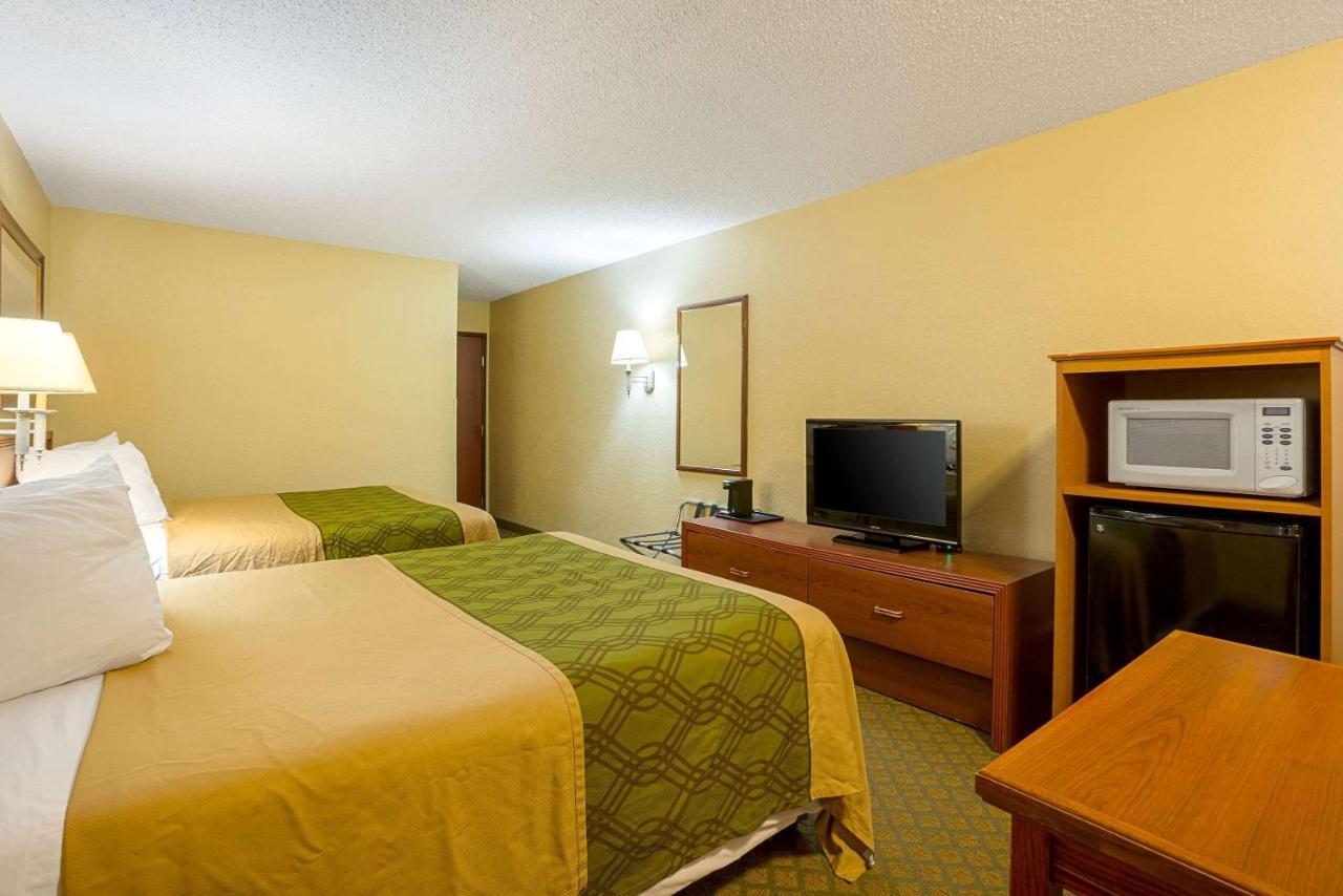 Rodeway Inn & Suites Карні Екстер'єр фото