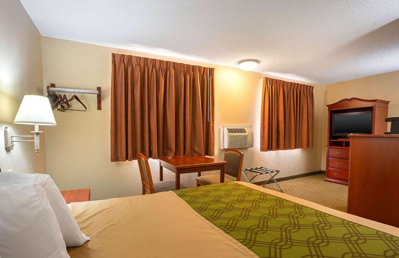 Rodeway Inn & Suites Карні Екстер'єр фото
