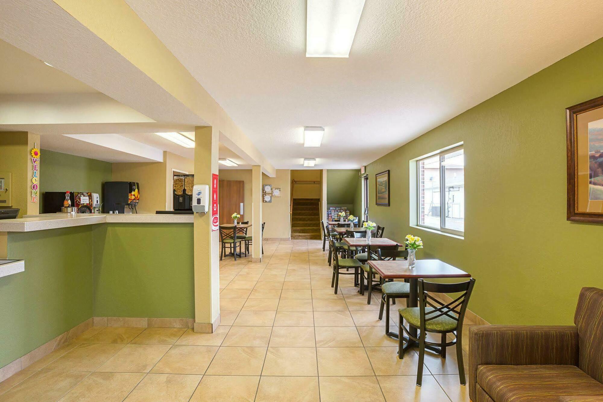 Rodeway Inn & Suites Карні Екстер'єр фото