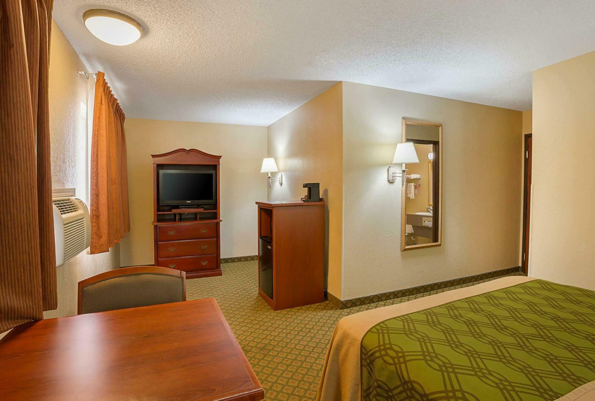 Rodeway Inn & Suites Карні Екстер'єр фото