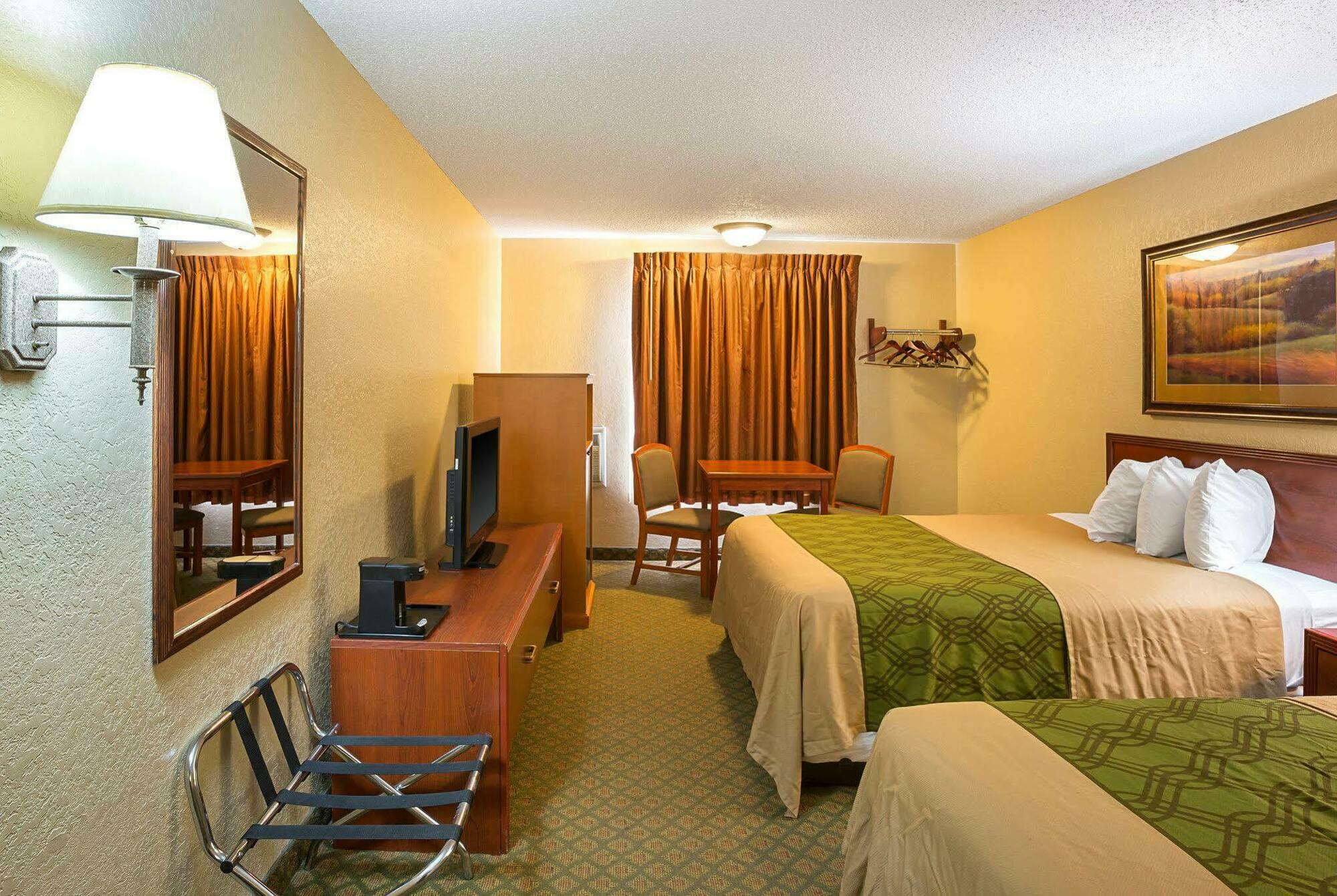 Rodeway Inn & Suites Карні Екстер'єр фото