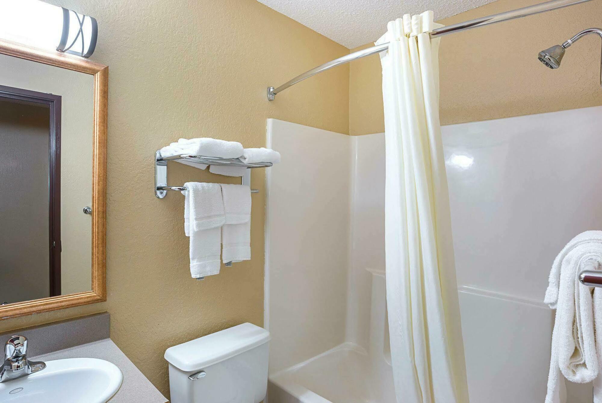 Rodeway Inn & Suites Карні Екстер'єр фото