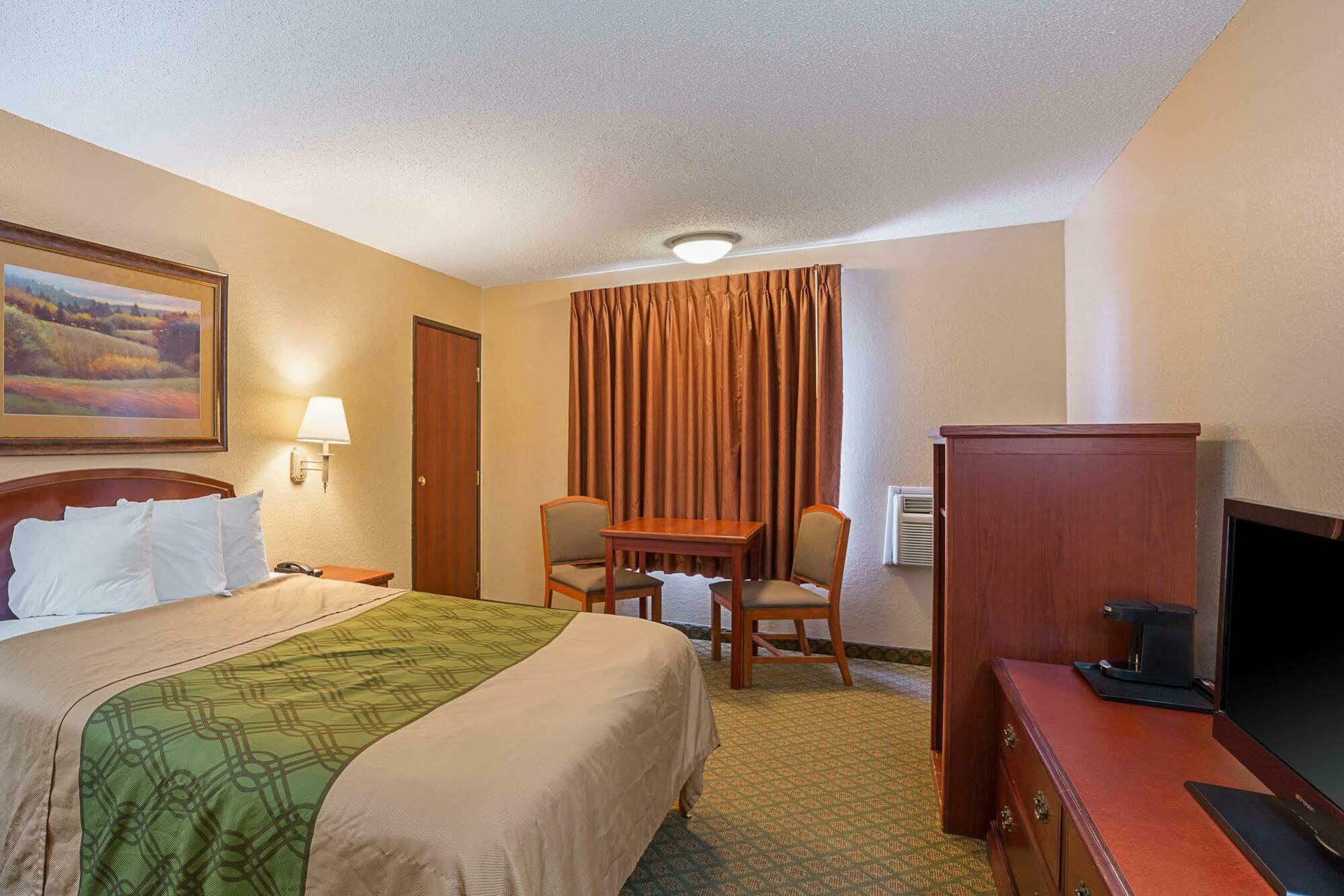 Rodeway Inn & Suites Карні Екстер'єр фото