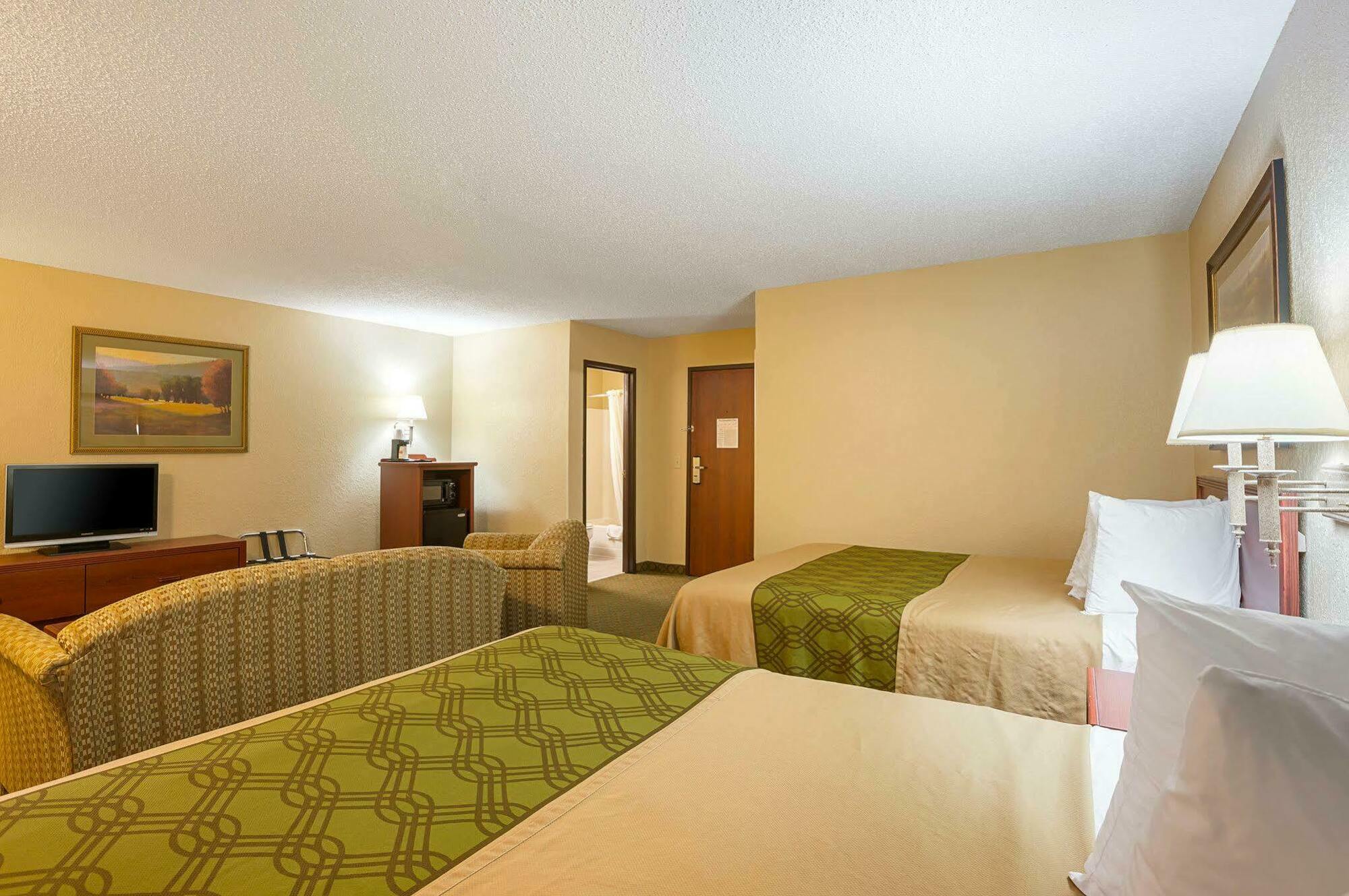 Rodeway Inn & Suites Карні Екстер'єр фото
