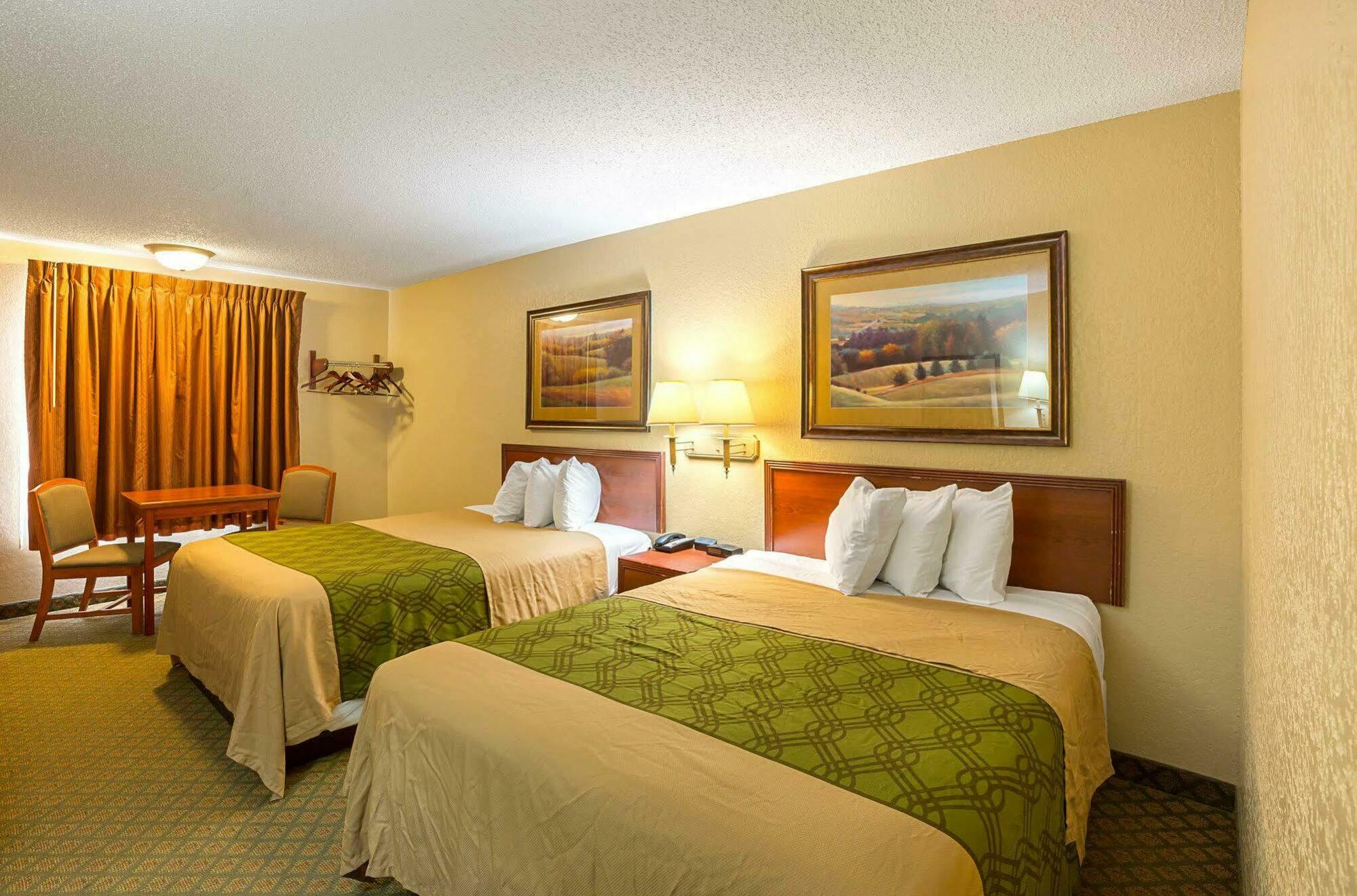 Rodeway Inn & Suites Карні Екстер'єр фото